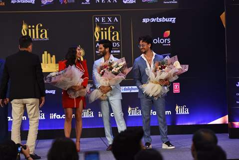 Sara Ali Khan, Tiger Shroff, Shahid Kapoor poses to paparazzi at IIFA awards press conference in Abu Dhabi