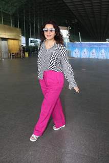 Tisca Chopra spotted at Mubai airport