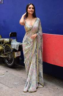 Esha Gupta spotted at Bandra 