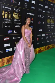 Erica Fernandes poses to paparazzi at green carpet of IIFA awards 2022 in Abu Dhabi