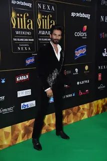 Shahid Kapoor poses to paparazzi at green carpet of IIFA awards 2022 in Abu Dhabi