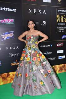 Gauahar Khan poses to paparazzi at green carpet of IIFA awards 2022 in Abu Dhabi