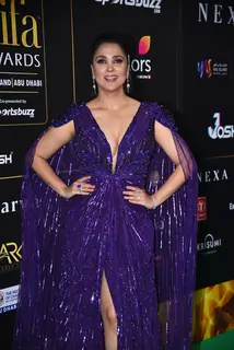 Lara Dutta poses to paparazzi at green carpet of IIFA awards 2022 in Abu Dhabi