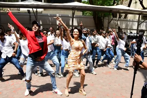 Abhimanyu Dassani and Shirley Setia performing for shilpa shetty 