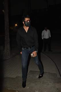 Raj Kundra spotted at Shilpa Shetty birthday party 