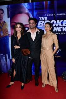  Sonali Bendre, Shriya Pilgaonkar poses with Jaideep Ahlawat spotted at the screening of The Broken News