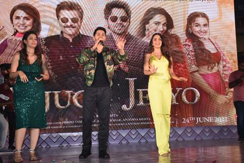 Kiara Advani & Varun Dhawan spotted promoting their film  ‘JugJugg Jeeyo’ in the city