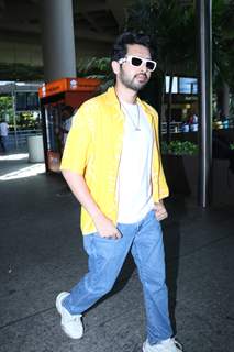 Armaan Malik spotted at the airport