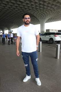 Yuvraj Singh snapped at the airport 