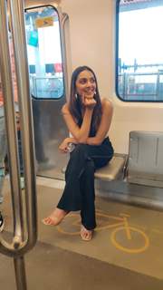 Kiara Advani spotted in the Mumbai Metro 