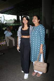 Anjali Arora spotted at Mumbai airport