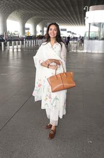 Esha Gupta spotted at the Mumbai airport