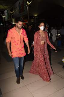 Varun Dhawan and Kiara Advani spotted at the Mumbai airport