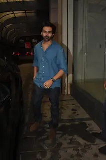 Kartik Aaryan spotted at Ashoush Gowariker office at Khar 