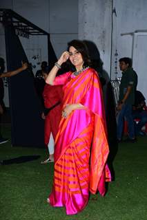 Neetu Kapoor snapped at Dance Deewane Juniors set