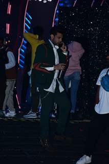 Karan Kundrra snapped at Dance Deewane Juniors set