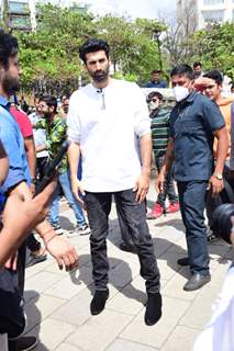 Aditya Roy Kapur spotted at Bandstand Bandra