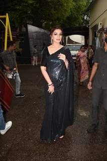 Sonali Bendre snapped on sets of DID Lil Masters to promote her film Jugjugg Jeeyo