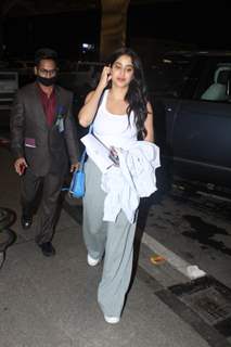 Janhvi Kapoor spotted at the Mumbai airport 