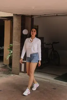 Sara Ali Khan spotted at Bandra