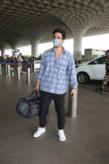 Tusshar Kapoor spotted at Mumbai airport