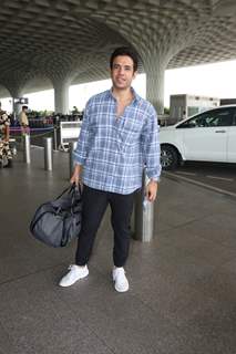 Tusshar Kapoor spotted at Mumbai airport