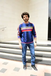 Kartik Aaryan spotted at Anees Bazmee office at Andheri 