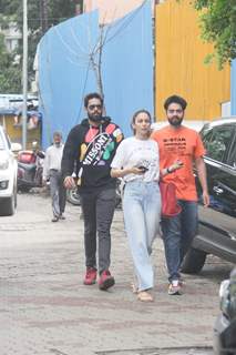 Rakul Preet Singh spotted with her brother and boyfriend Jackky Bhagnani at Bandra 