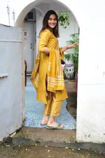 Saiee Manjrekar spotted at Kathak lessons at Nateshwar Bhavan