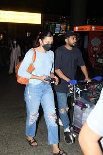 Gauahar Khan and Zaid Darbar spotted at Mumbai airport