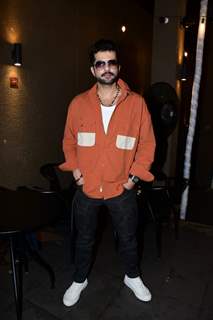 Raqesh Bapat spotted in Juhu 