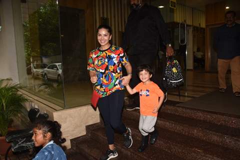 Sunny Leone spotted with her kids in Andheri 
