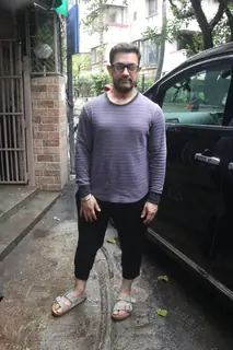 Amir Khan spotted at dubbing studio in Bandra