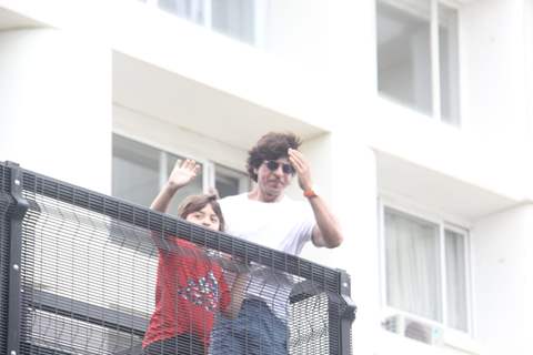 Shah Rukh Khan and his son AbRam Khan wishes fans outside Mannat in Bandra on the occassion of Eid