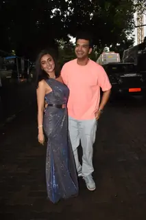 Tejasswi Prakash and Karan Kundrra spotted in the city 