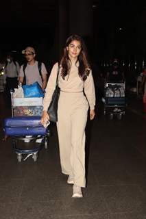 Spotting Alert! Pooja Hegde Was Spotted At Mumbai Airport Wearing A Cute  Colourful Striped Crop Top