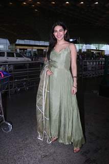 Amyra Dastur spotted at Mumbai Airport