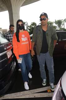 Katrina Kaif and Vicky kaushal spotted at Mumbai Airport