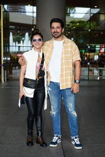 Rubina Dilak poses with Abhinav Shukla clicked at the Mumbai airport