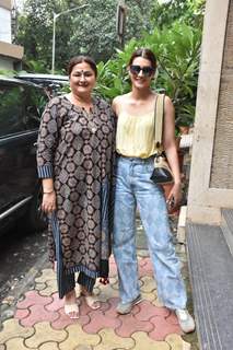 Kriti Sanon poses with her mother spotted in the city 