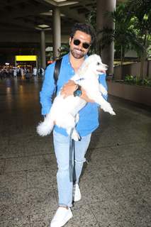 Rithvik Dhanjani snapped with his pet at the Mumbai airport 