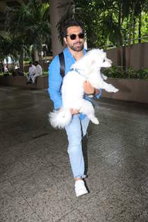 Rithvik Dhanjani snapped with his pet at the Mumbai airport 