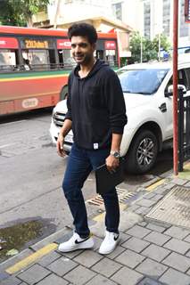 Karan Kundrra spotted in Andheri 