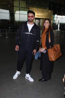 Ankita Lokhande poses with husband Vicky Jain at the Mumbai airport