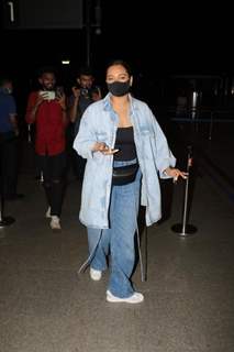 Sonakshi Sinha spotted in Mumbai airport