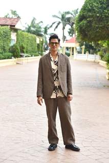 Vijay Varma spotted promoting Darlings in a floral shirt and suit