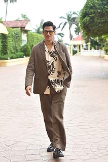 Vijay Varma spotting promoting his film Darlings 