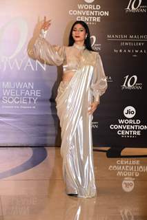 Tanishaa Mukerji grace the red carpet of Manish Malhotra’s Mijwan Couture show