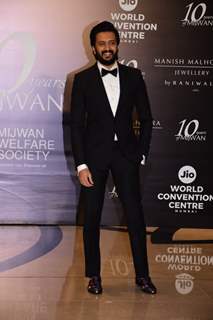 Riteish Deshmukh looked dapper in a black suit and bow tie