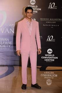 Vijay Varma looked handsome in a pink suit and trousers